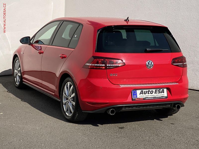 Volkswagen Golf (2014) 2.0 TSi, GTi, DSG, bixen - fotka 6 z 17