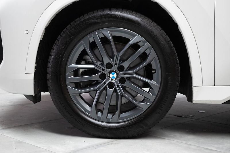 BMW X1 xDrive23d ///M*TAŽNÉ*KESSY* - fotka 42 z 49