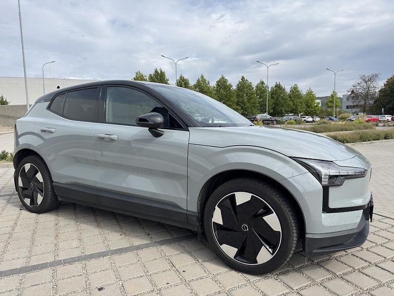 Volvo EX30 výbava PLUS 315kW bat 69kW - fotka 10 z 27
