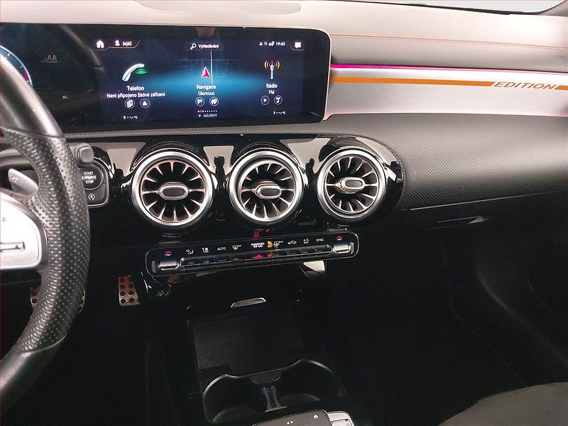Mercedes-Benz CLA (2019) AMG Paket 200 d - fotka 12 z 19