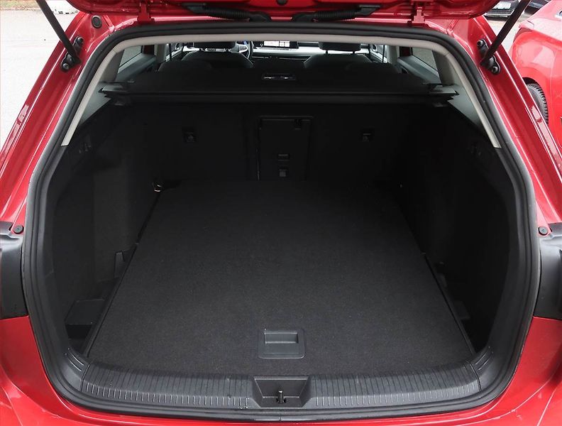 Volkswagen Golf (2021) 2.0 TDI, Automat, Serv.kniha - fotka 14 z 17