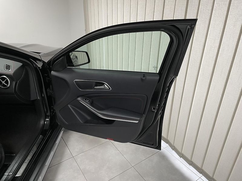 Mercedes-Benz GLA 220 CDi 4M AT ČR 1.MA.SERVISKA - fotka 13 z 24