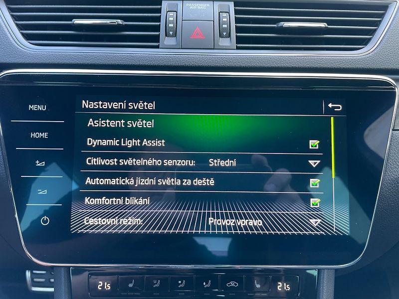 Škoda Superb (2022) SportLine 1.5TSI Webasto! 1.Ma - fotka 40 z 50