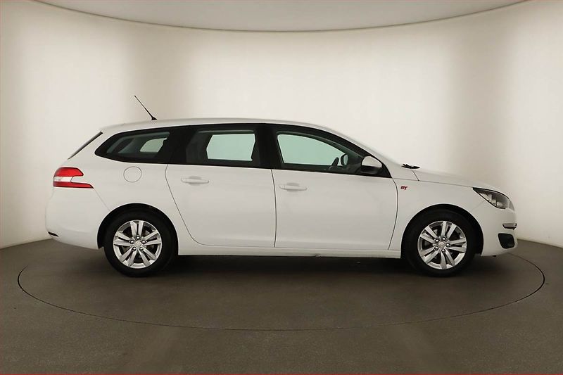 Peugeot 308 (2017) 1.6 BlueHDi, Tempomat - fotka 6 z 13