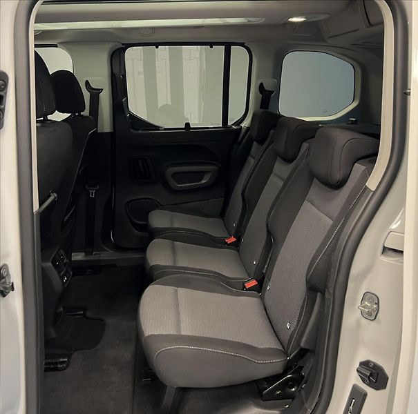 Toyota ProAce City Verso 1,5 D 8AT FAMILY L1 - fotka 10 z 16