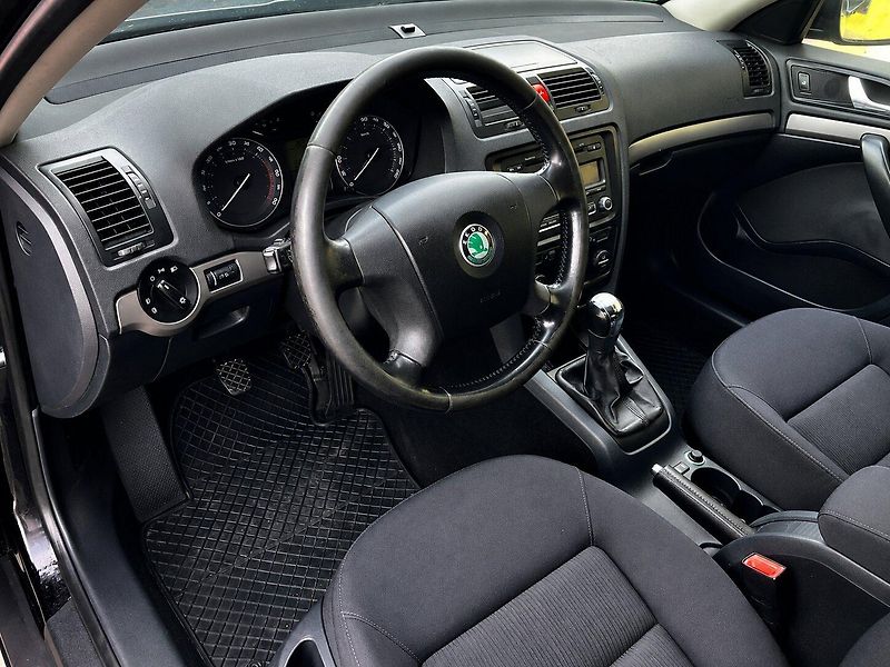 Škoda Octavia 2,0TDi (103kW)*STK DO 8/2028* - fotka 8 z 14