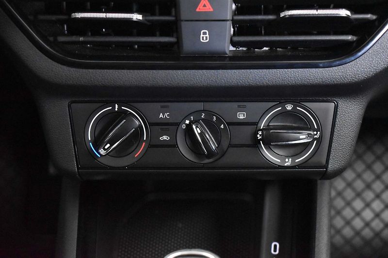 Škoda Scala 1.0 TSI 70kW MIRROR-LINK*ACC* - fotka 21 z 34