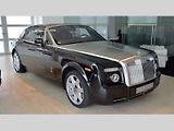 Rolls-Royce Phantom Coupé, cena: 10 000 000 Kč. Začneme snad tím nejzákladnějším vozem v garáži pořádného boháče, britskou definicí luxusu a komfortu v podání Rolls-Royce. Za kulatých deset milionů seženete lehce ojeté kupé z roku 2009.
