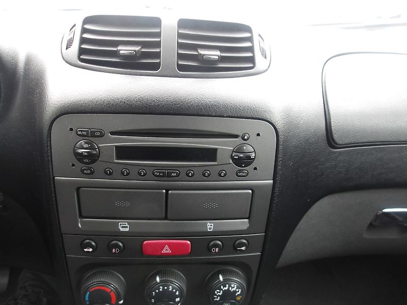 Alfa Romeo 147 1,6i 77kW LPG - fotka 27 z 30