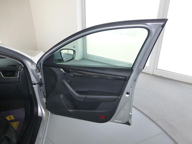 Škoda Octavia (2017) 2,0TDI*NAVIGACE**ALU**PARK.S - fotka 18 z 26