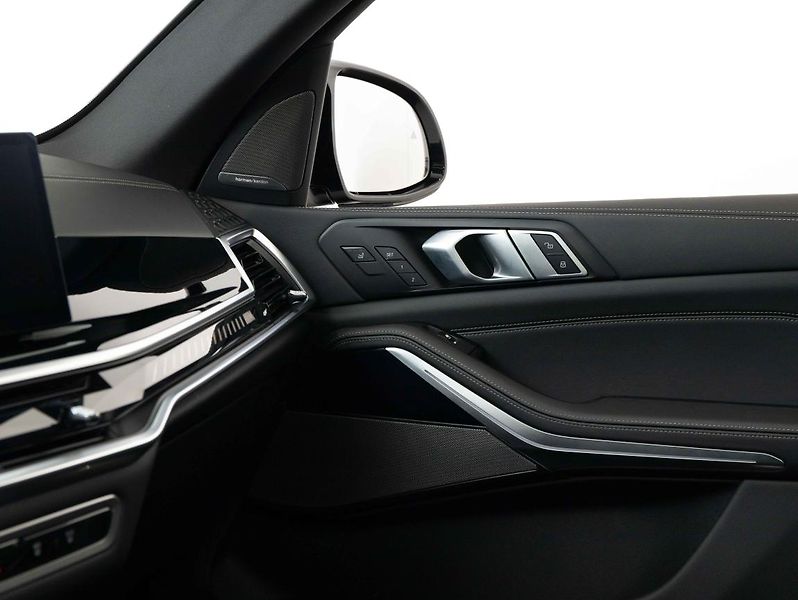 BMW X5 M60i - fotka 17 z 22