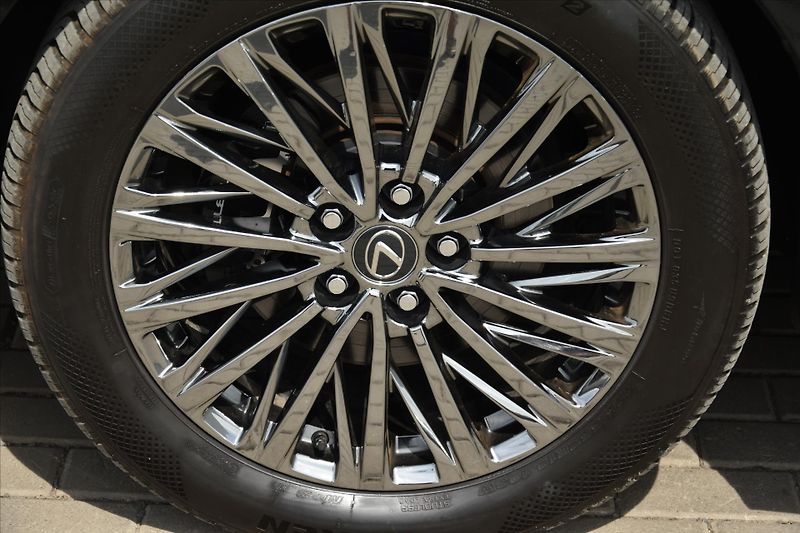 Lexus LM 350h  2.5 HEV LUXURY 7 MÍST ČR - fotka 9 z 39
