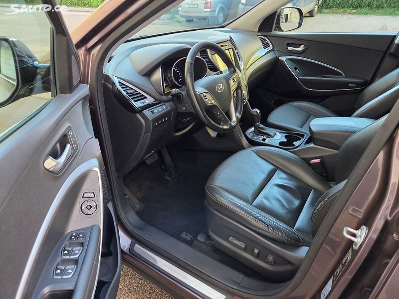 Hyundai Santa Fe (2014) 2.2 CRDI Aut 4x4 Max Výbava - fotka 20 z 33