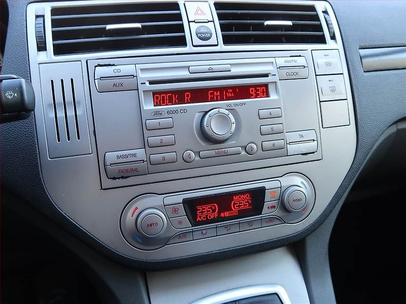 Ford Kuga (2008) 2.0 TDCi, 4X4 - fotka 12 z 18