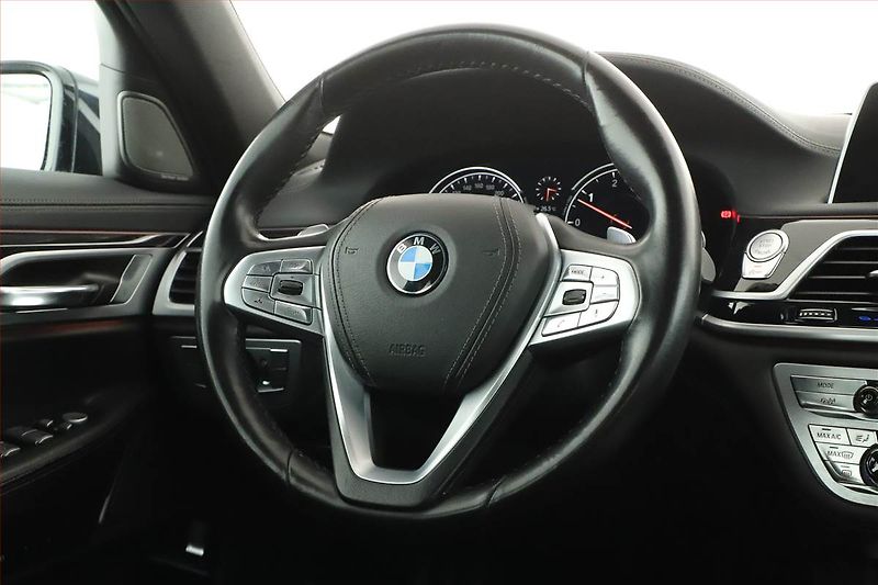 BMW Řada 7 (2019) M Paket 730 d xDrive, ČR - fotka 21 z 31