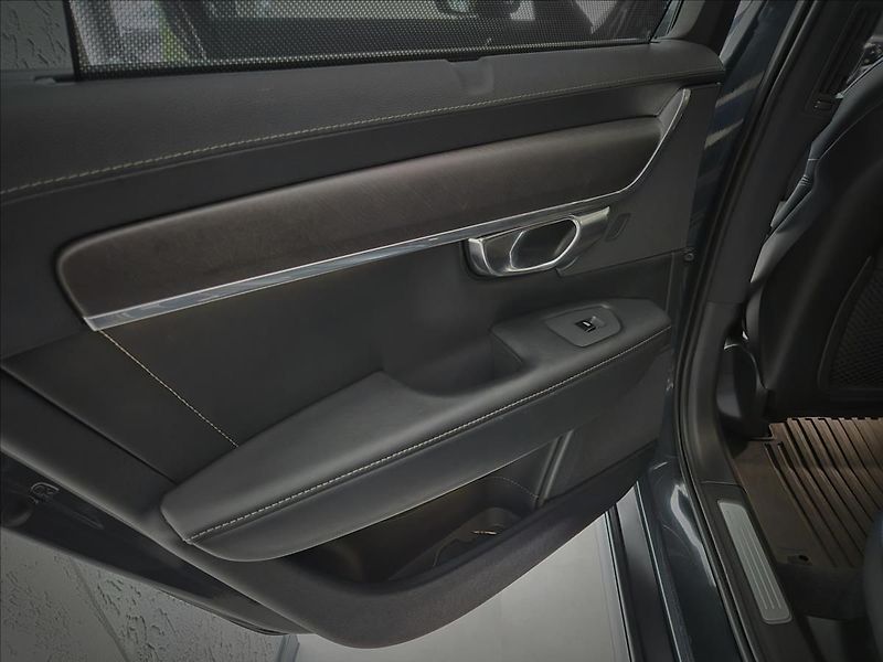 Volvo V90 CC D5 AWD Drive-E Pro POLESTAR - fotka 31 z 46