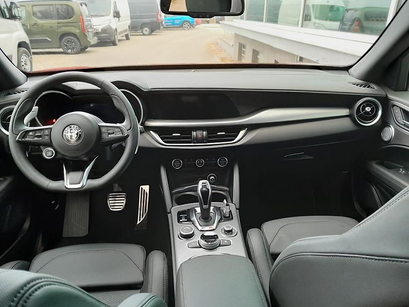 Alfa Romeo Stelvio (2026) Veloce 4x4 2,0 280PS - fotka 20 z 38