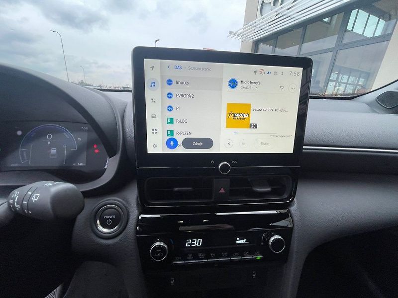 Toyota Yaris Cross 1.5 130k FWD Hybrid Style - fotka 16 z 28