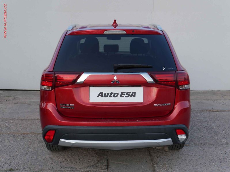 Mitsubishi Outlander (2017) 2.0MiVEC 4WD, AT, +kola - fotka 5 z 16