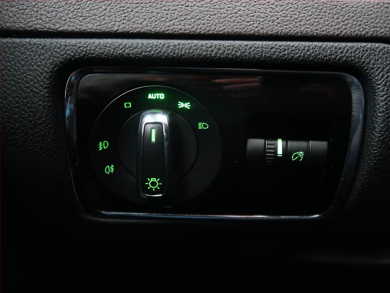 Škoda Superb (2012) Laurin&Klement 2.0 TDI, Xenony - fotka 16 z 21