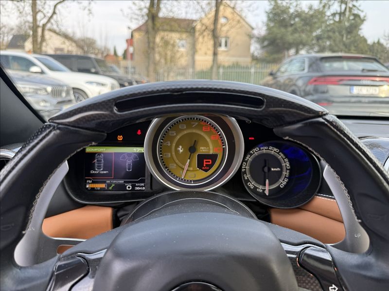 Ferrari California T 3,9 V8 412 kW - fotka 19 z 26