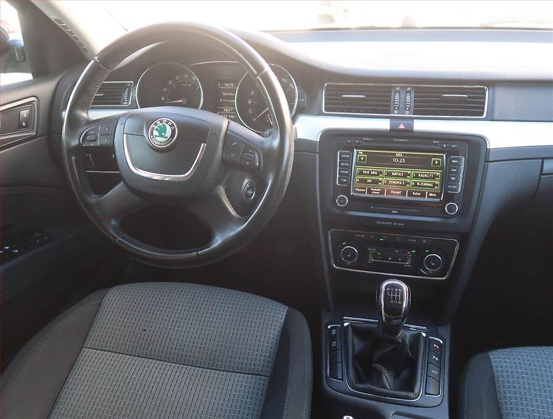 Škoda Superb (2012) Ambition 2.0 TDI, Serv.kniha - fotka 7 z 28