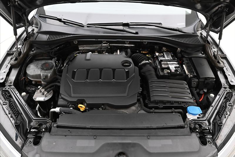 Škoda Superb 2,0 TDI 110 kW DSG Style Záruk - fotka 9 z 31
