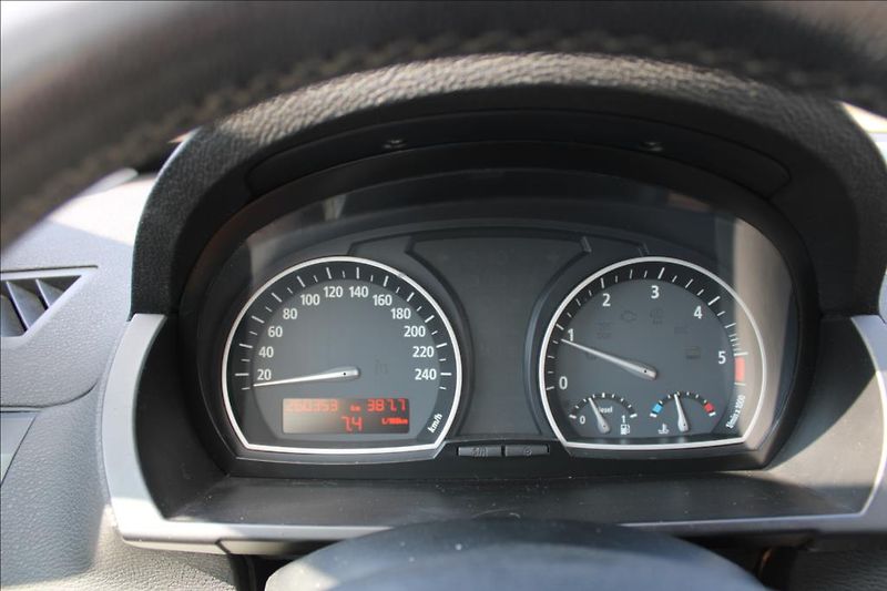 BMW X3 2,0 D  2.maj., ČR, 4 x 4 - fotka 16 z 35