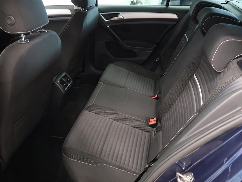 Volkswagen Golf 1,4 TSI 1.majitel - fotka 15 z 33
