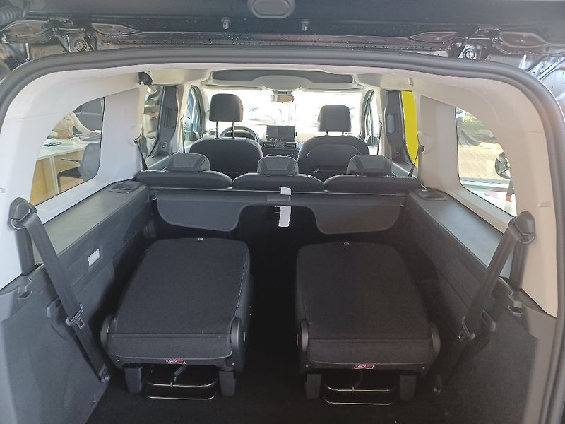 Opel Combo Elegance Plus XL 1,5CDTi MT6 - fotka 11 z 30