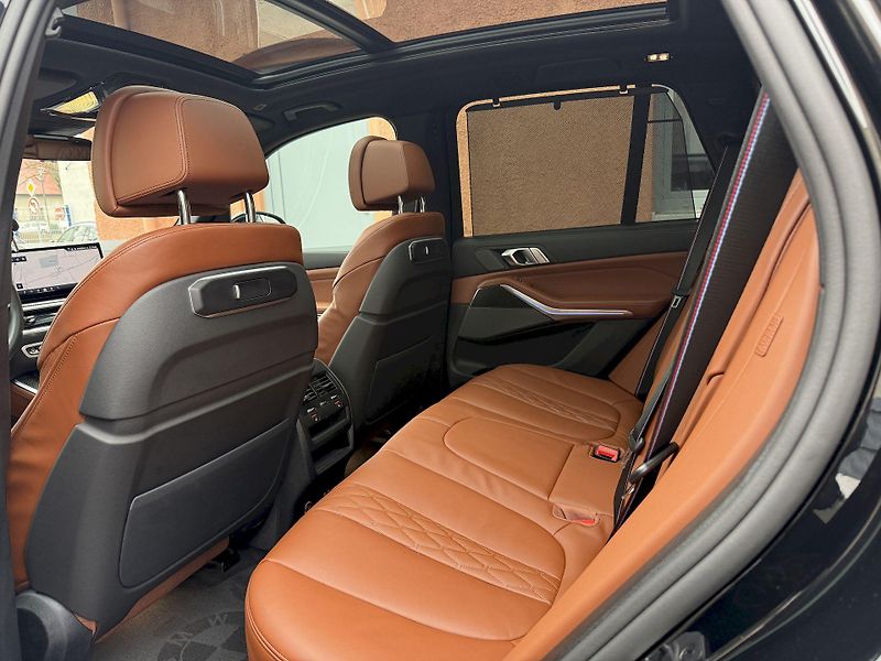BMW X5 xDrive40d M-PRO Individual AIR - fotka 22 z 50