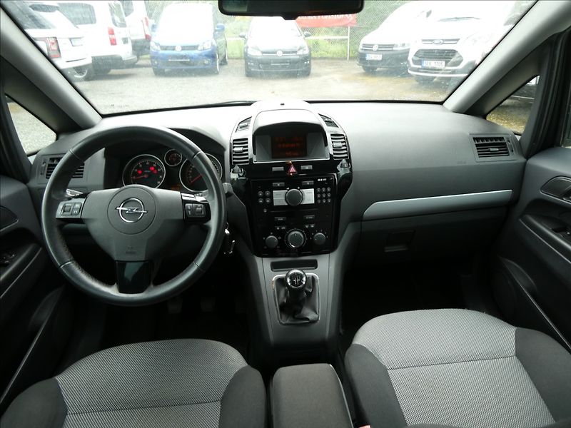 Opel Zafira 1,8 i 16V klima, závěs - fotka 26 z 38