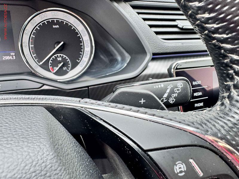 Škoda Superb (2021) 2.0 TDi, ČR, SportLine, DSG - fotka 16 z 18