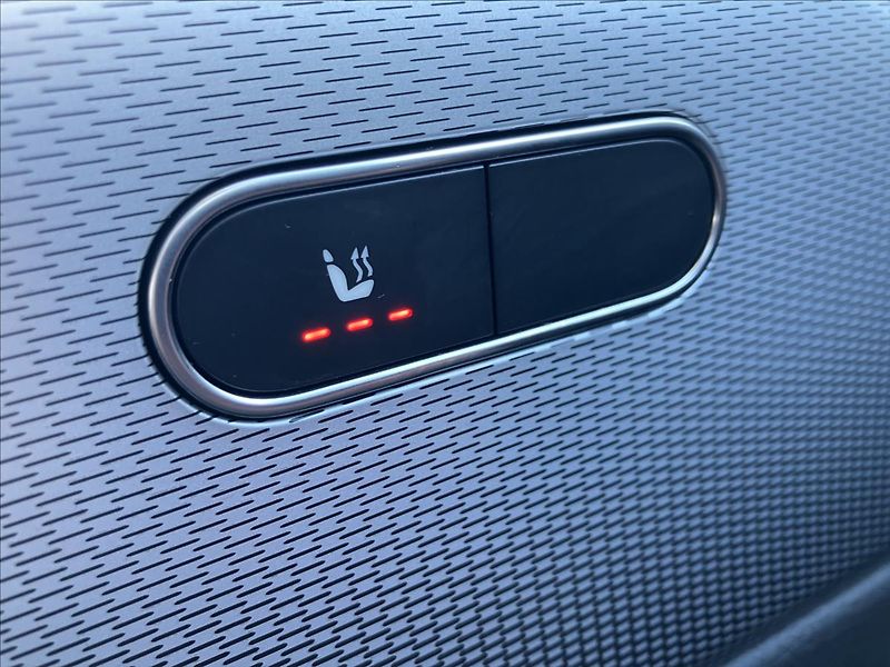 Mercedes-Benz Třídy B 1,3 Distronic Pano CarPlay - fotka 13 z 23