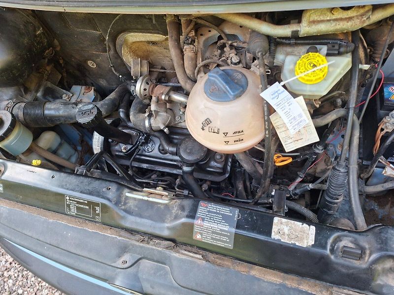 Volkswagen Transporter (2001) 1.9TD 50kW -6.MÍST-TAŽ.ZAŘ. - fotka 13 z 15