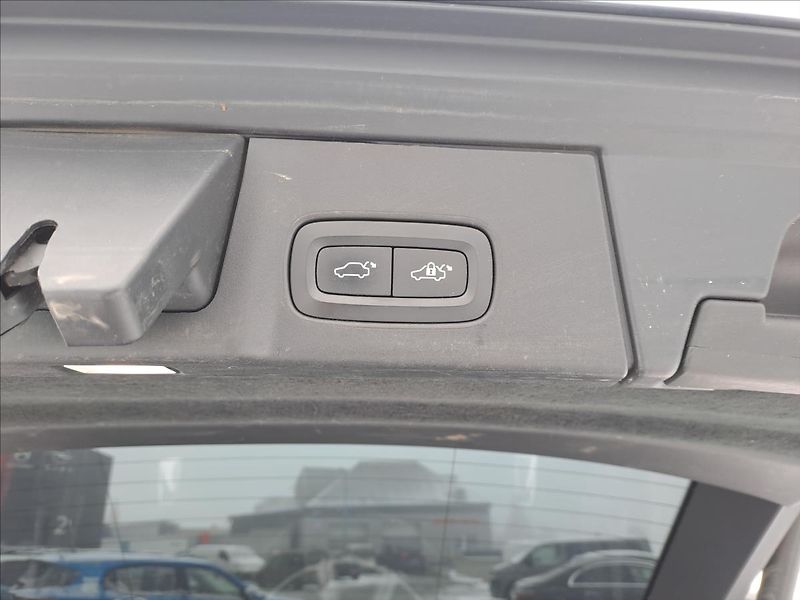 Volvo V90 2,0 T5  INSCRIPTION - fotka 20 z 21