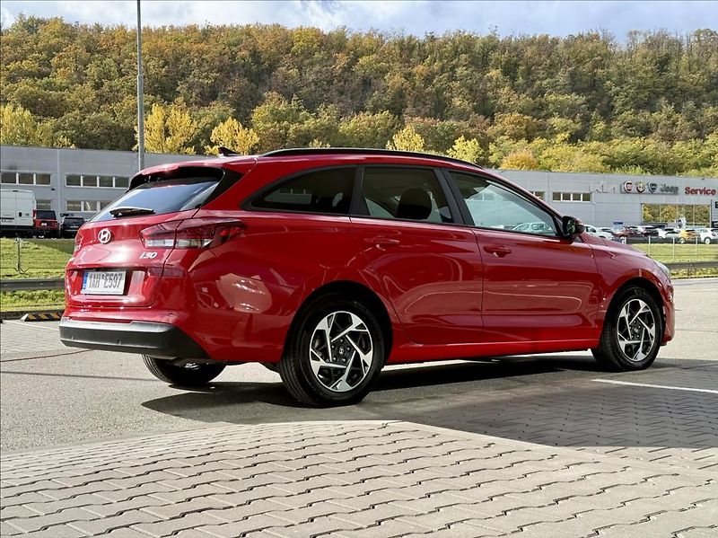 Hyundai i30 1,5 T DCT  WG FL Family Climat - fotka 3 z 26