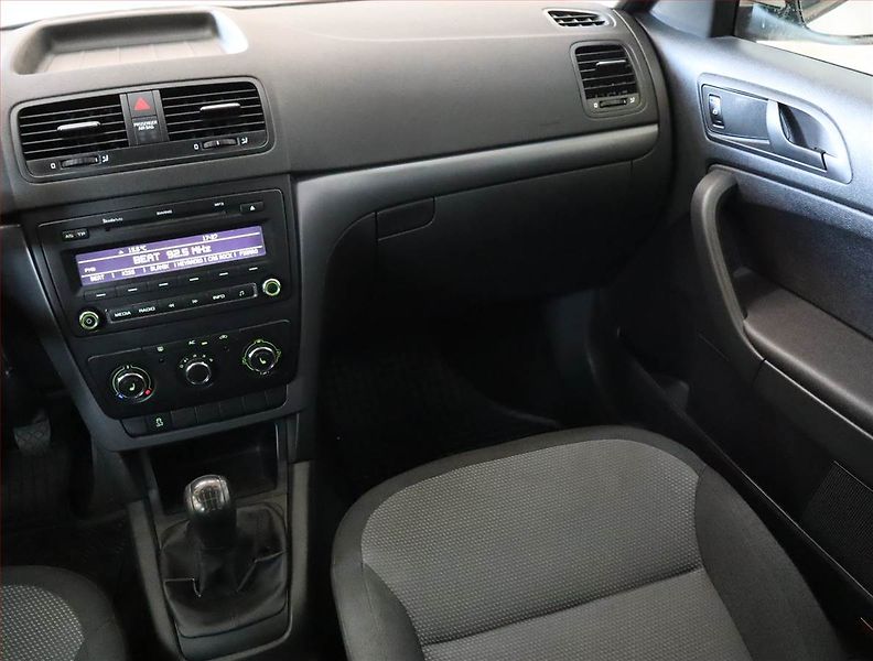 Škoda Yeti (2012) 1.2 TSI, Serv.kniha - fotka 8 z 18