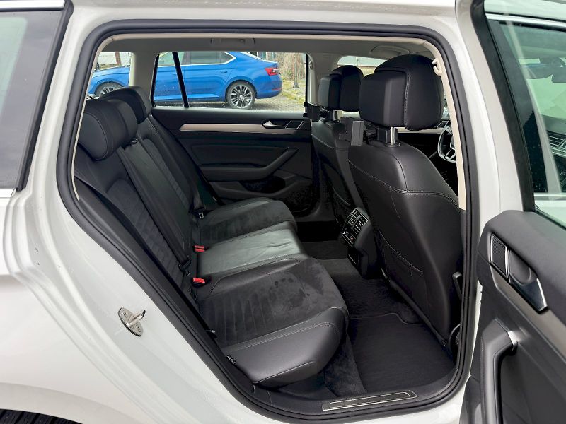 Volkswagen Passat (2018) Variant 2.0 TDI 110 kW - fotka 22 z 24