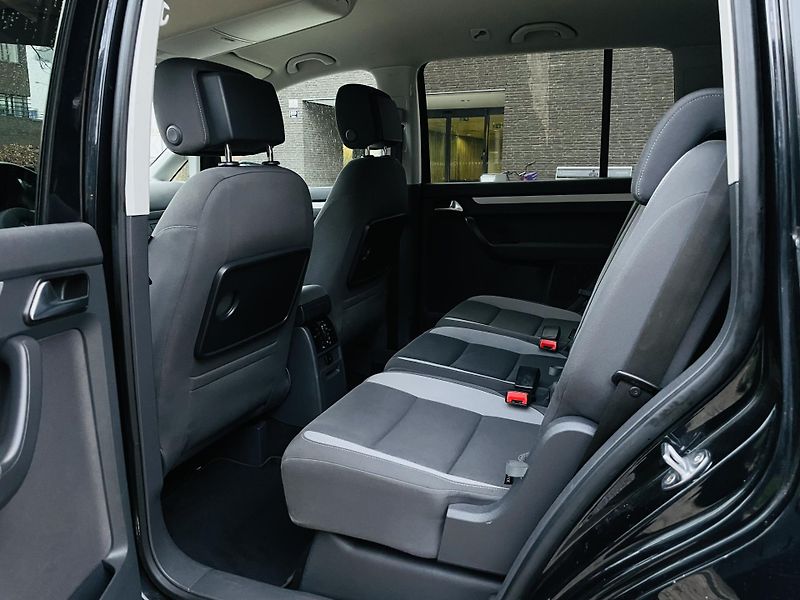 Volkswagen Touran 1.4TSI VÝHŘEV SERVISKA TAŽNÉ - fotka 29 z 43