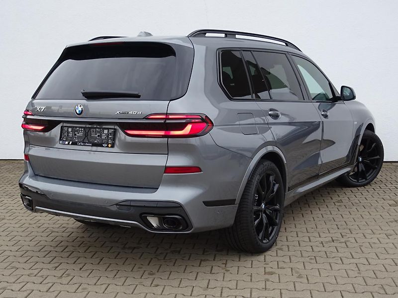 BMW X7 xDrive40d - fotka 3 z 7