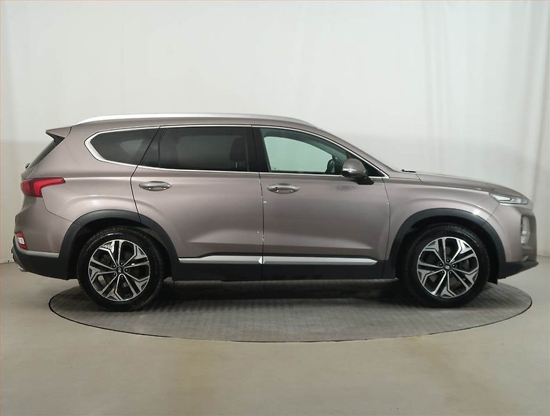 Hyundai Santa Fe (2020) 2.2 CRDi - fotka 6 z 15