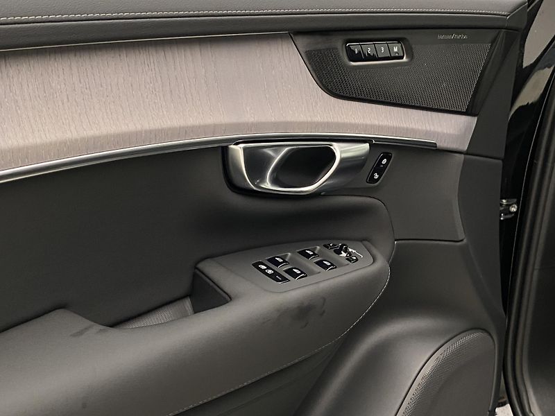 Volvo XC90 (2026) B5 AWD AUT DARK PLUS 7míst - fotka 30 z 70