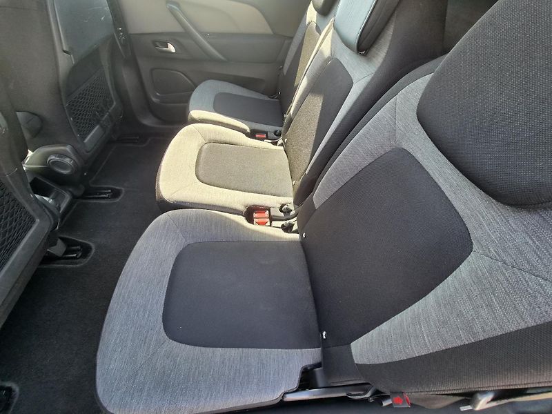 Citroën Grand C4 Picasso (2017) 2,0 HDi 7 míst - fotka 8 z 17