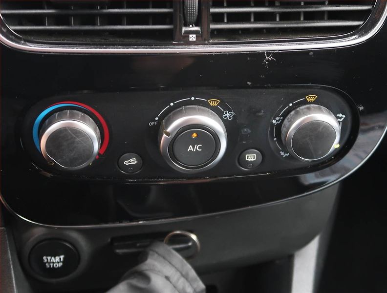 Renault Clio (2019) Limited 0.9 TCe, Navi - fotka 17 z 22