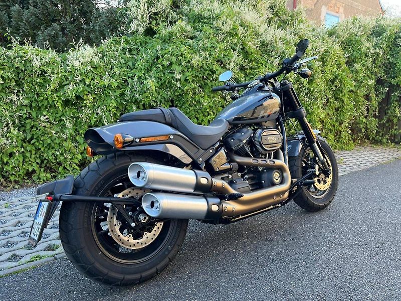 Harley-Davidson FXFBS Softail Fat Bob 114cui (2022) AKČNÍ CENA - fotka 2 z 14