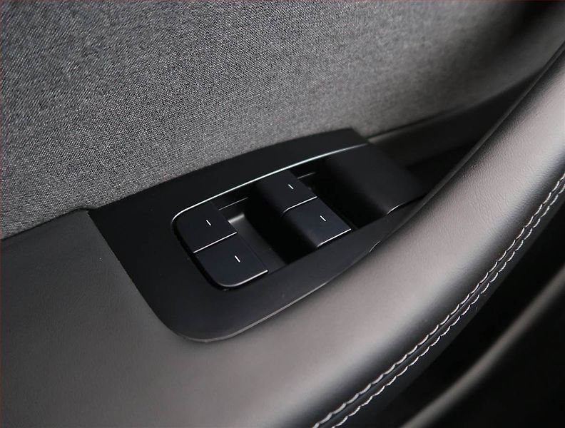 Tesla Model 3 (2023) Standard Range 60kWh, SoH 98% - fotka 20 z 32
