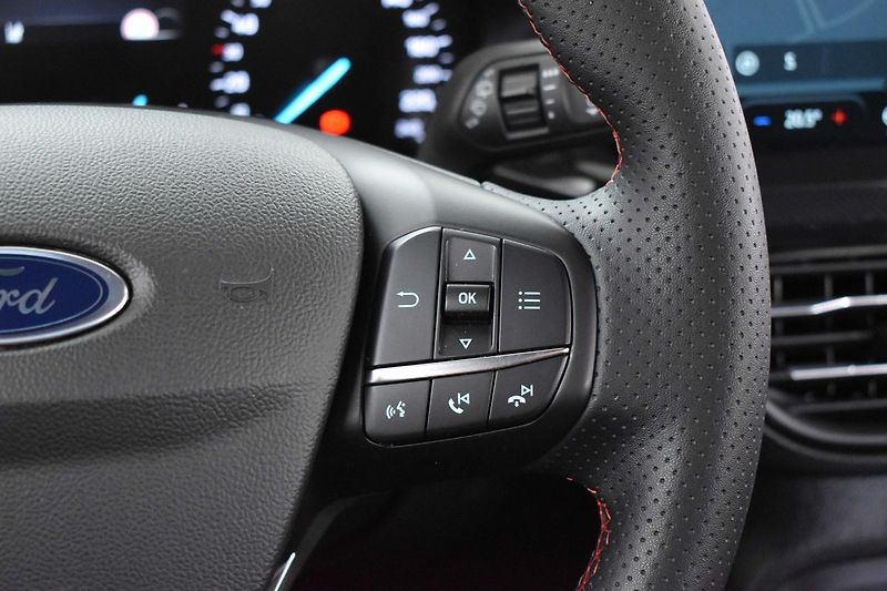 Ford Focus 1.0 EB 92kW ST-LINE*KAMERA*DPH - fotka 19 z 40