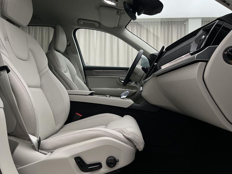 Volvo XC90 (2026) B5 AWD BRIGHT PLUS - fotka 27 z 45