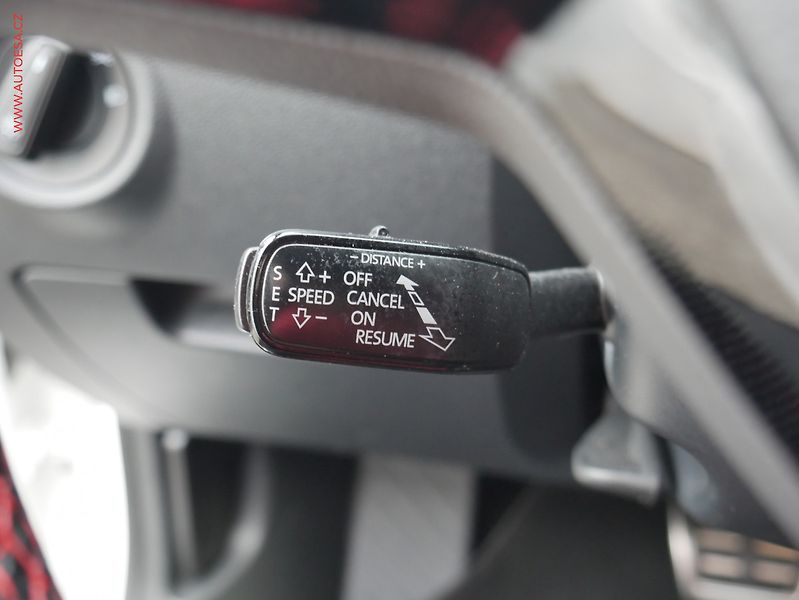 Škoda Octavia (2019) 2.0 TDi, RS, DSG, LED - fotka 23 z 26